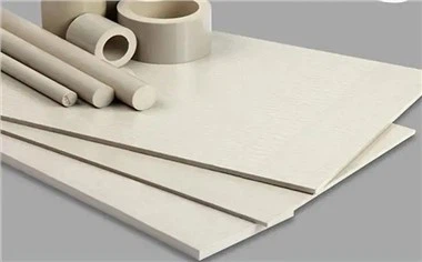 Qual é o módulo de elasticidade da haste de PEEK?